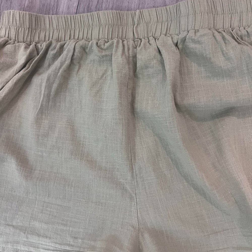 Prettylittlething Green Linen  Beach Shorts SZ USA 10 UK 14 - Picture 8 of 12